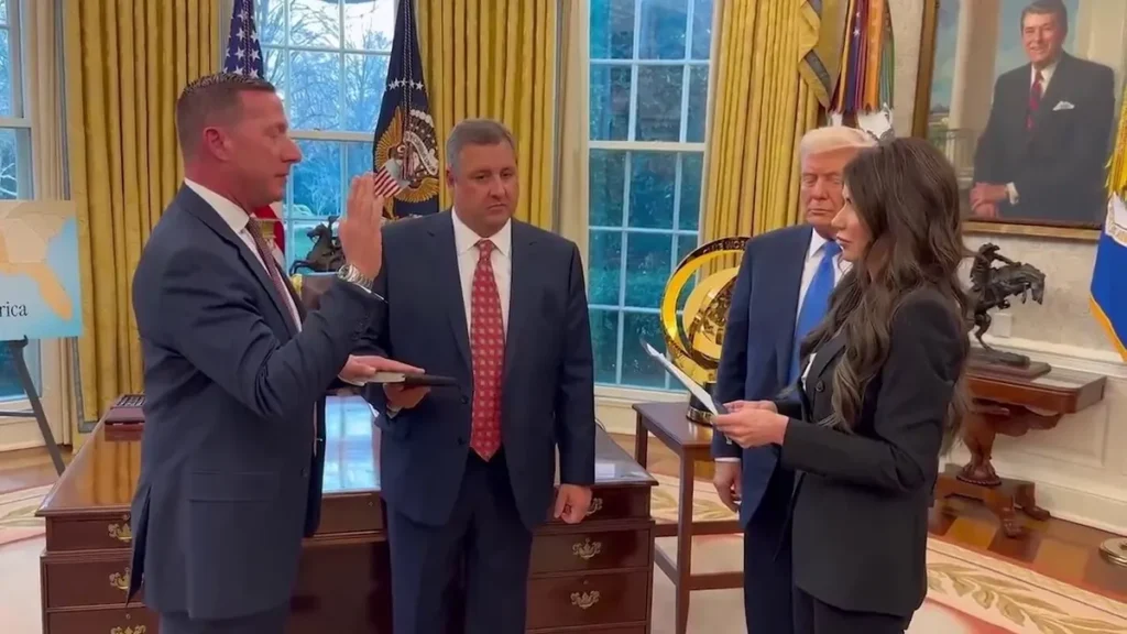 Sean Curran Sworn In as New US Secret Service Director in Oval Office Ceremony
